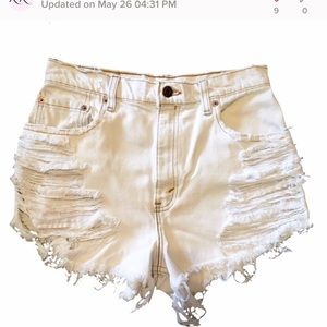 Levi’s 550 high waisted cut off jean shorts